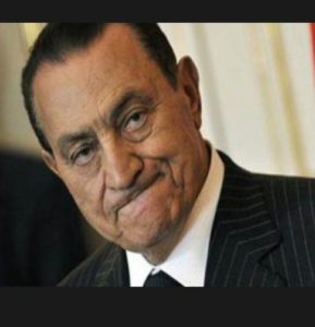 الرئيس المصري السابق حسني مبارك يجري عملية جراحية